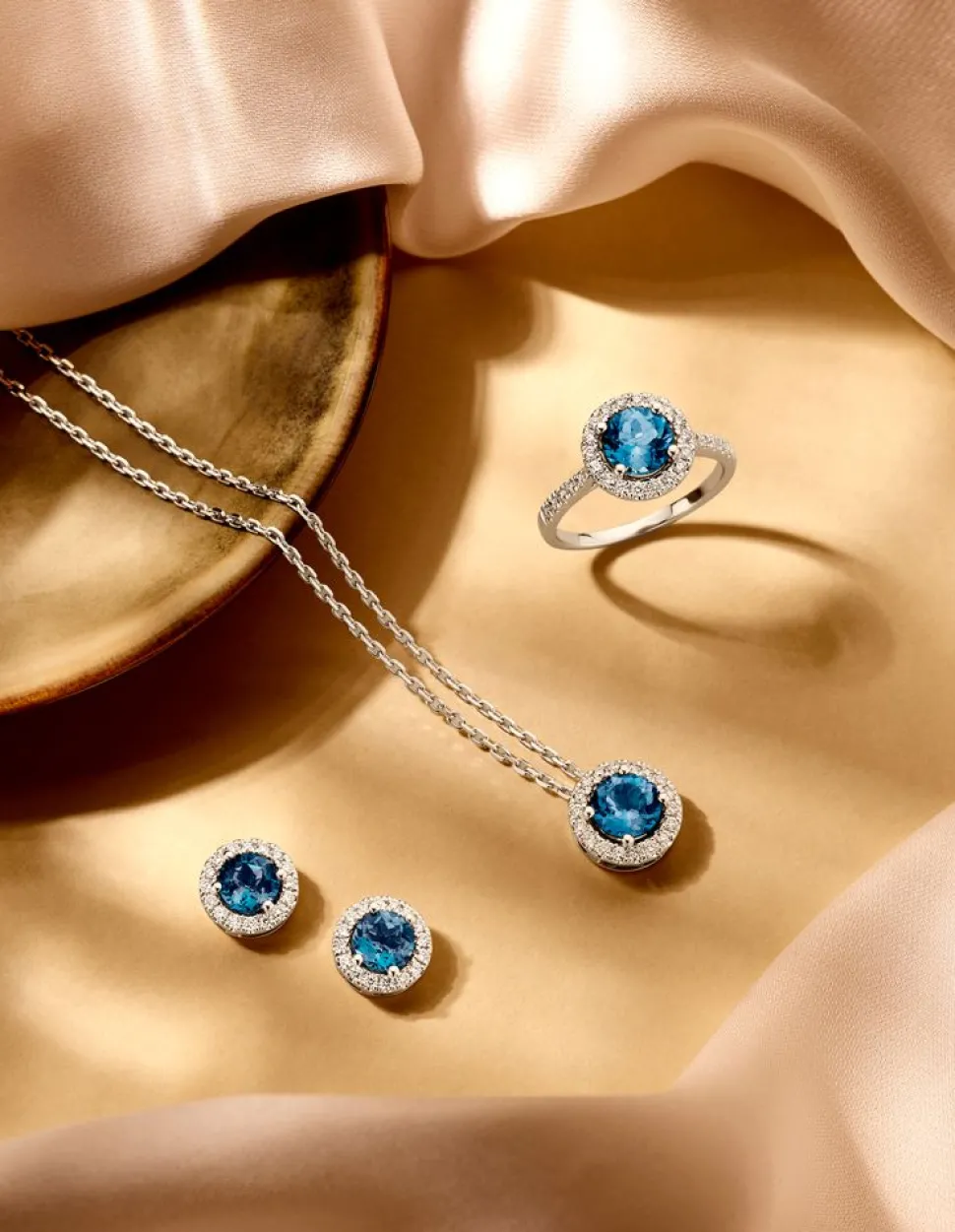 oorstekers_witgoud_brilja_4.webp Oorstekers witgoud briljant+london blue topaz